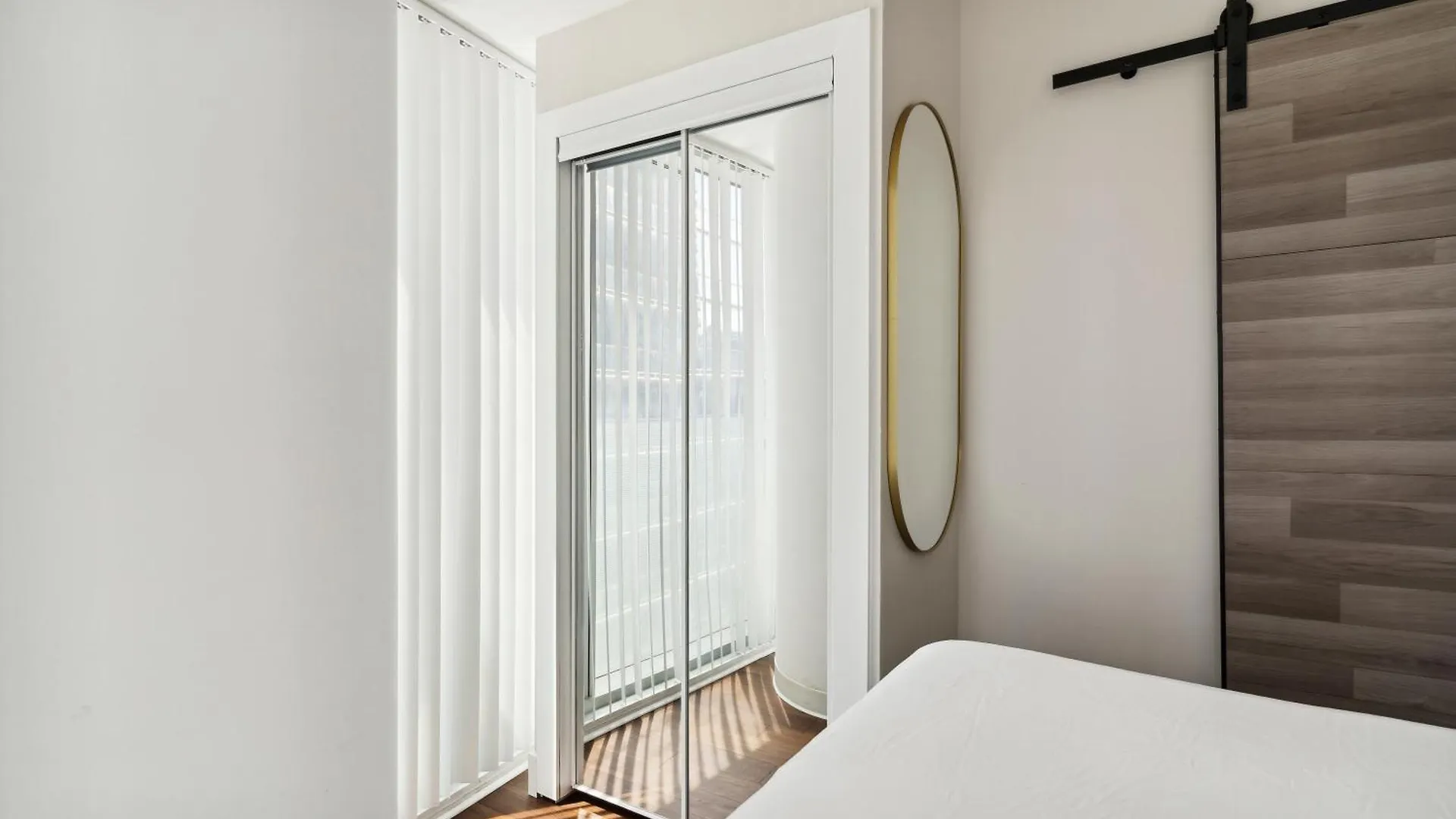 2Bd Modern Condo Steps From The Cn Tower Toronto