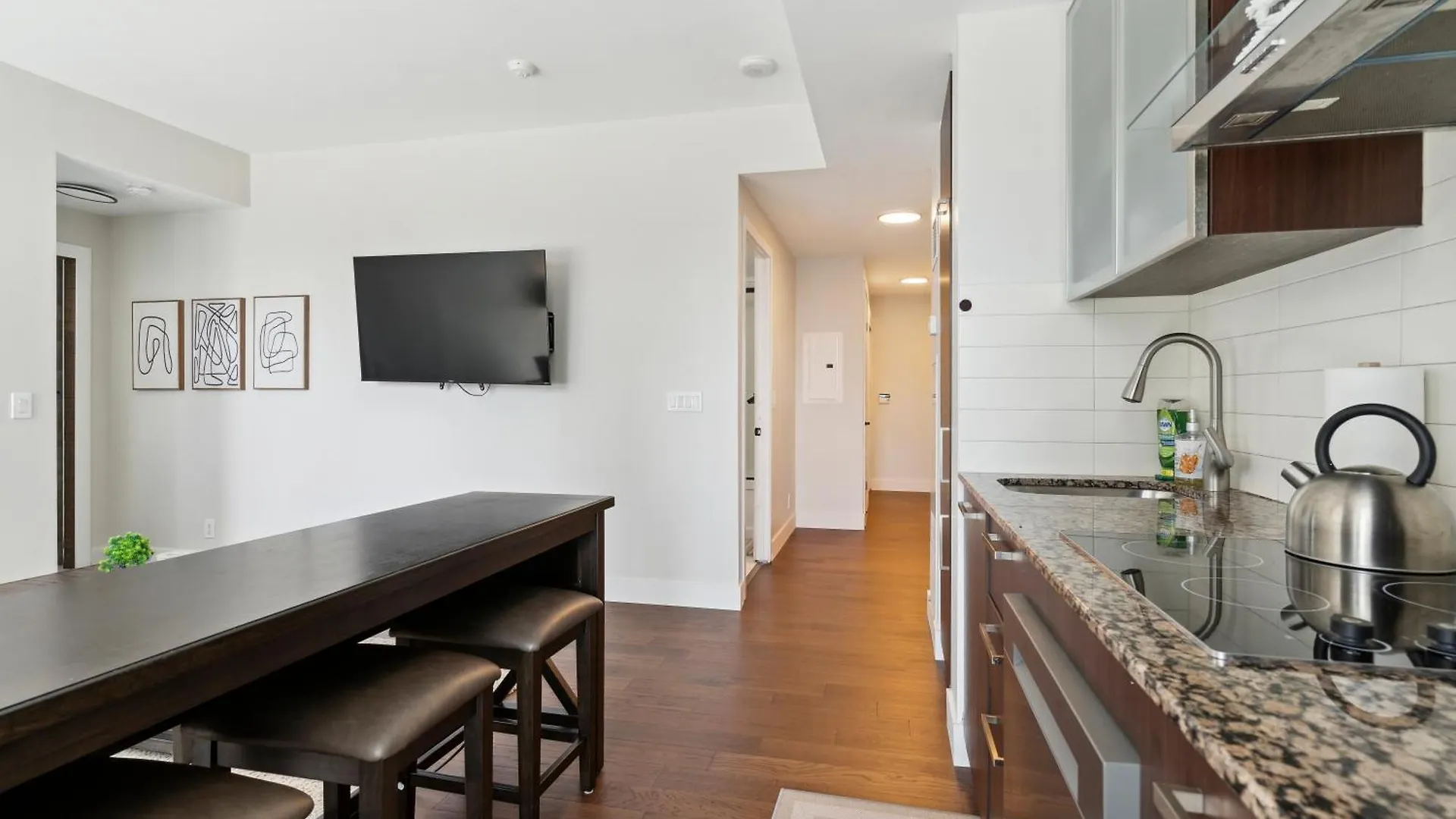 2Bd Modern Condo Steps From The Cn Tower Toronto