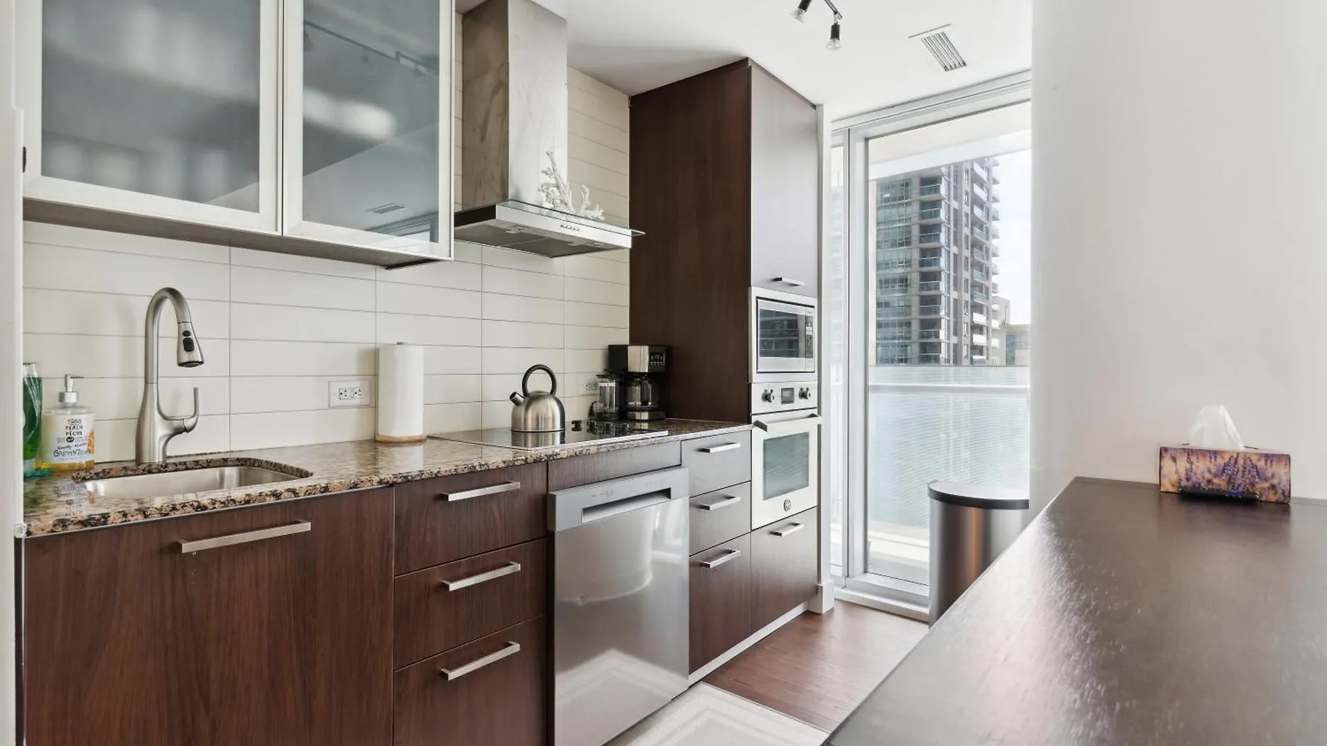 2Bd Modern Condo Steps From The Cn Tower Toronto Apartment
