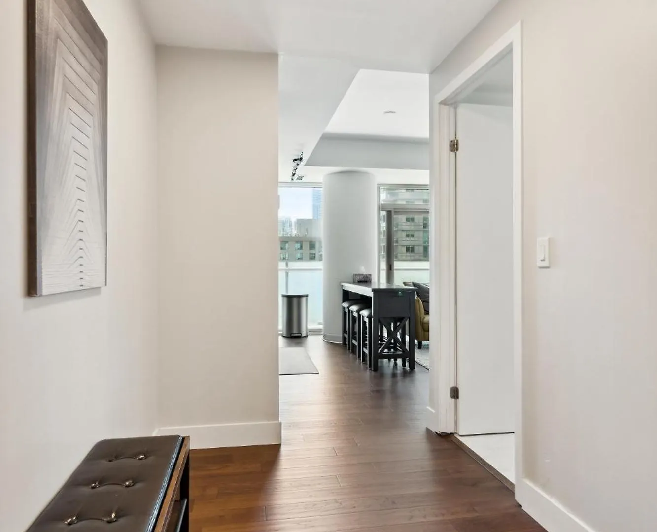 2Bd Modern Condo Steps From The Cn Tower Toronto Canada