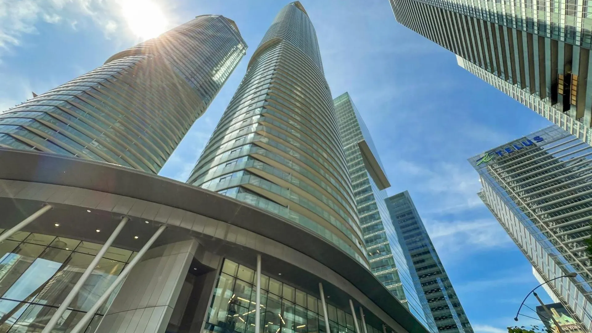 2Bd Modern Condo Steps From The Cn Tower Toronto Canada